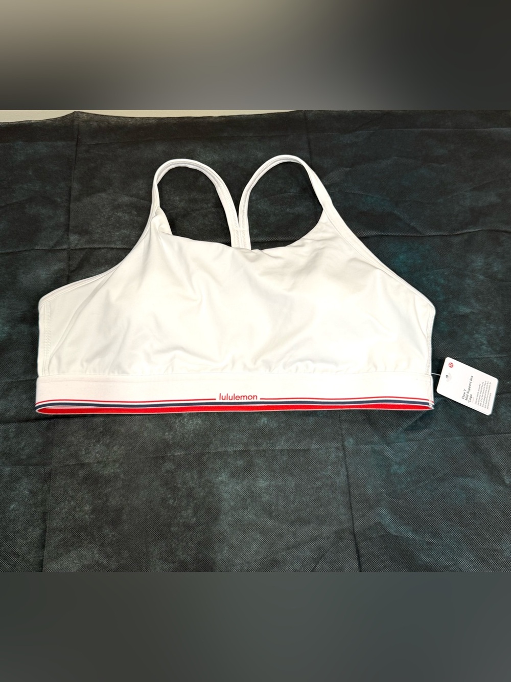 🔥lululemon athletica White Sports Bra with Red and Navy Trim Size 14 EC🔥